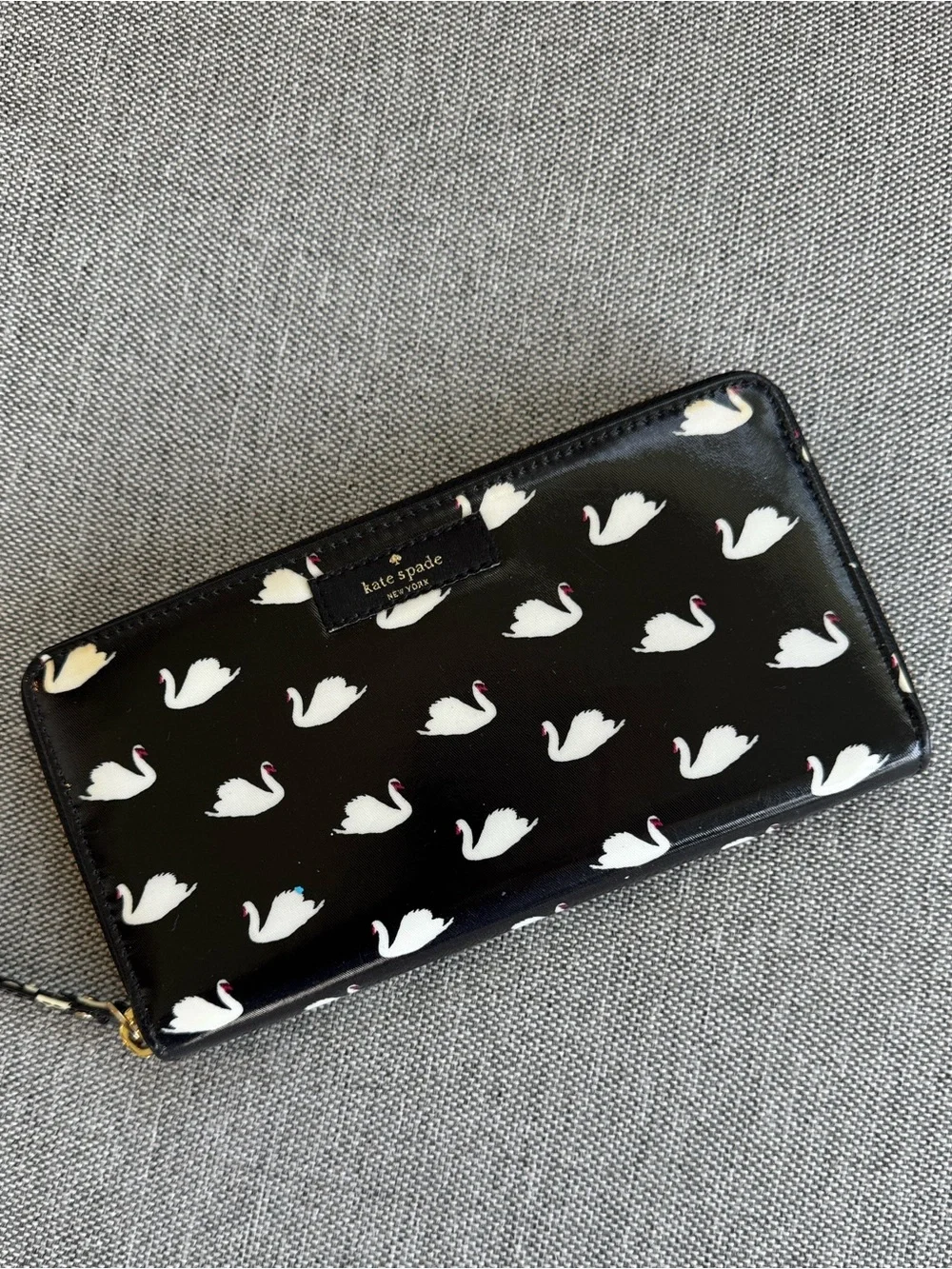 Kate Spade Daycation Neda Swan Wallet Black Patent Accordion Zip Around RARE